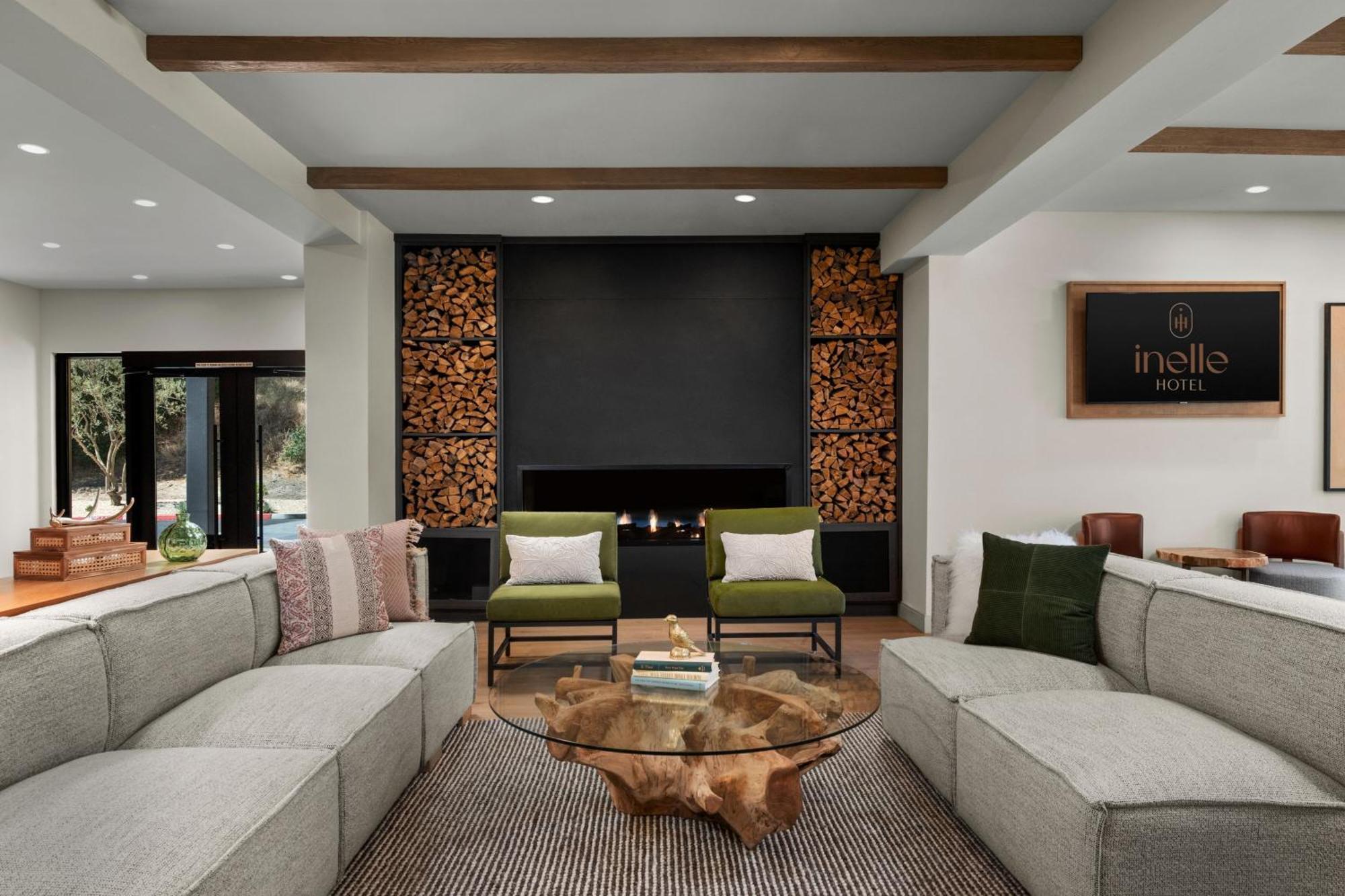 The Inelle, Oakhurst Yosemite, A Tribute Portfolio Hotel Exterior photo